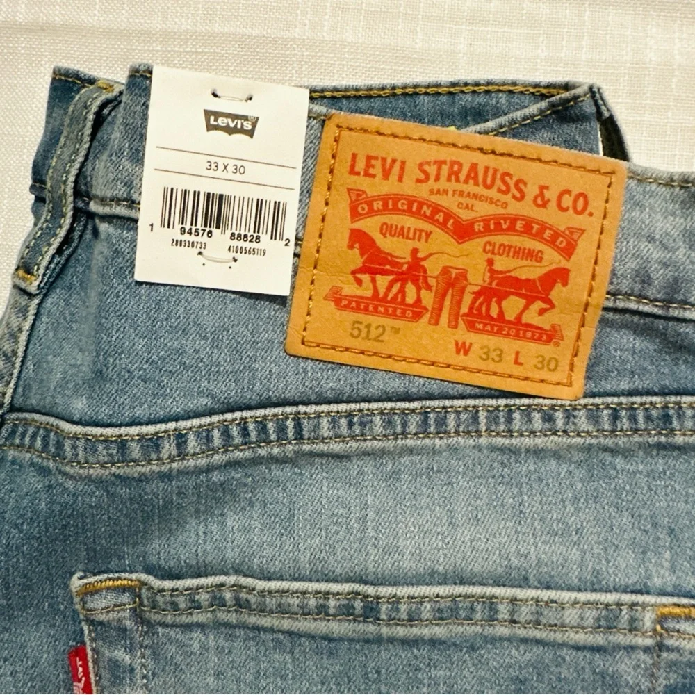 Brand new Levi's Men's Slim Fit Taper Jeans - Light Blue Denim size 33x30